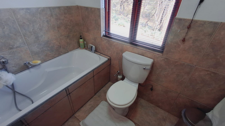 4 Bedroom Property for Sale in Boschenvaal River Front Lodges Free State